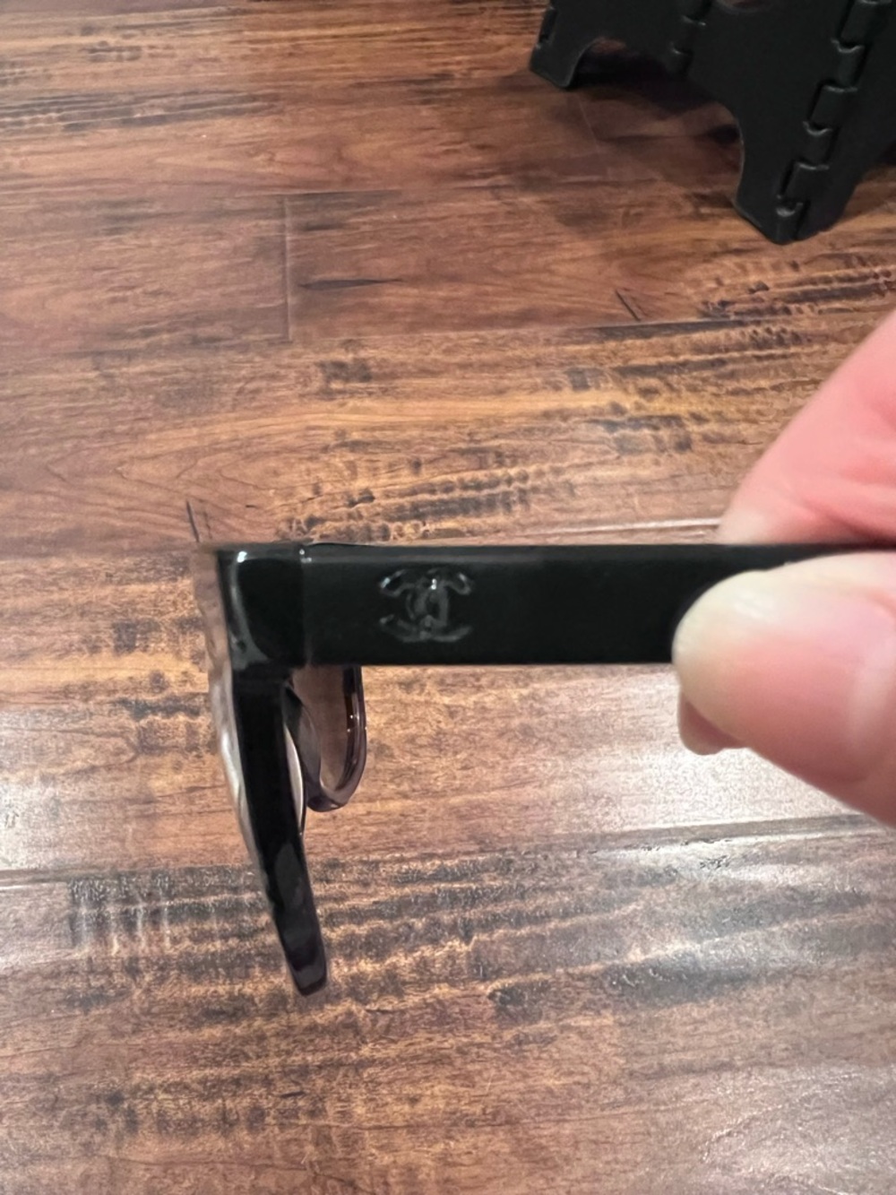 CHANEL Glossy Black Cat-Eye Sunglasses with Quilted Case - Picture 9 of 9